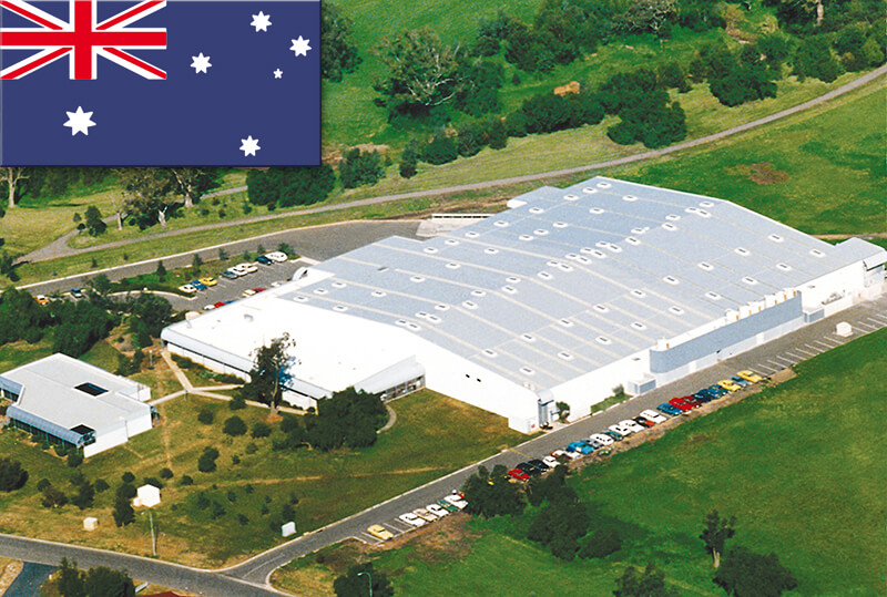 Fertigungsstätte des Unternehmens Disposable Products, oben links australische Flagge